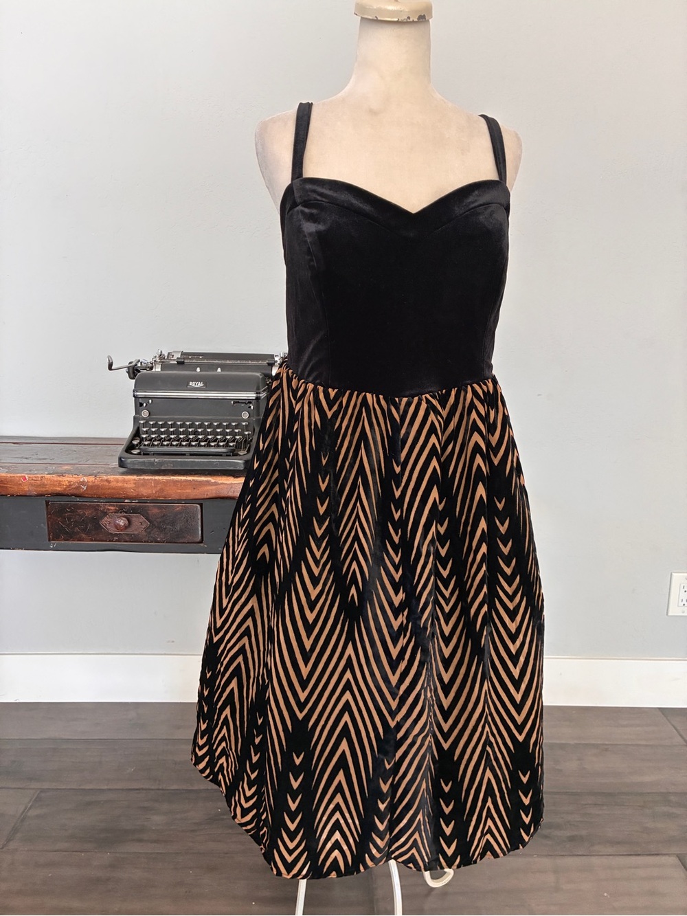 Unique Vintage Bertie Black Velvet Chevron Swing Dress - Size XL - Picture 4 of 15